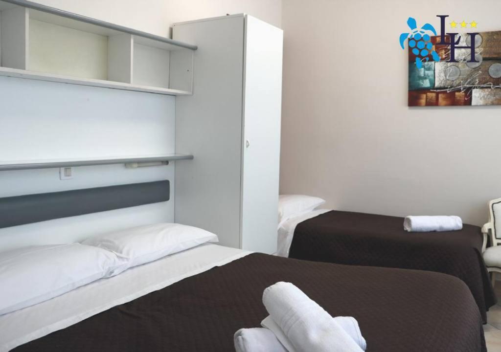 Lora Hotel 3*