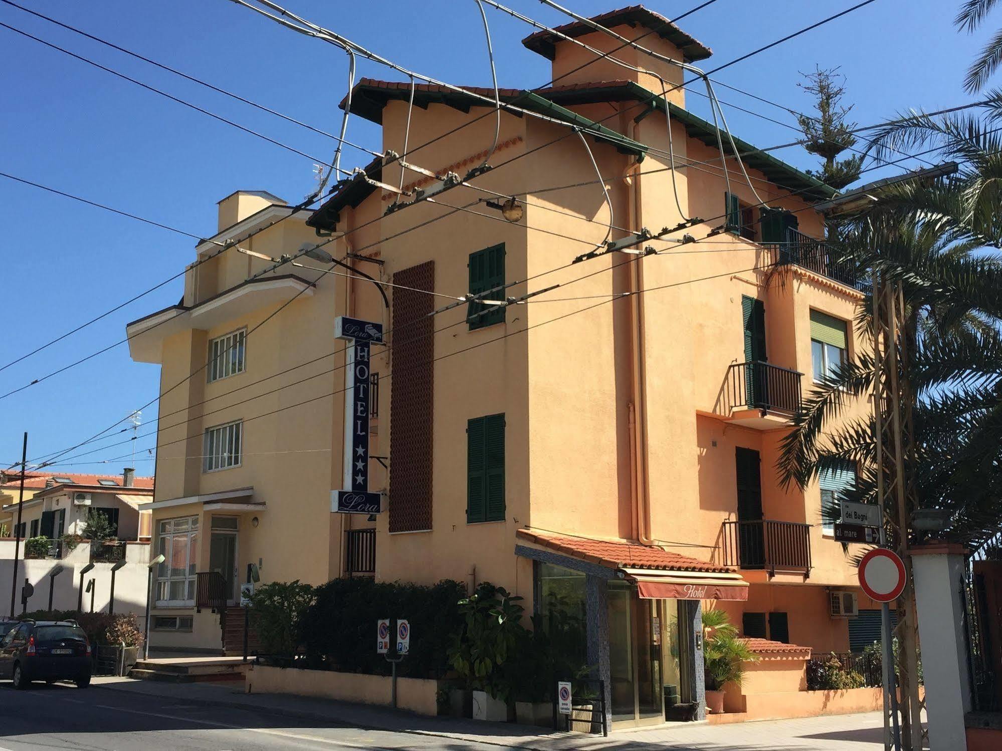 Hotel Lora