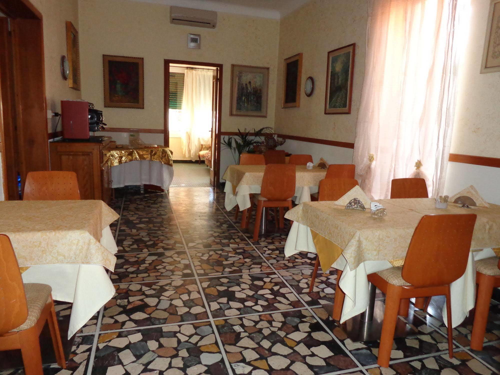 Hotel Lora