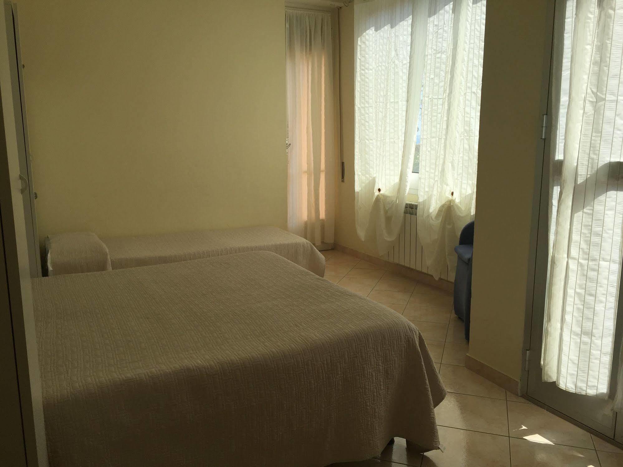 Lora Hotel